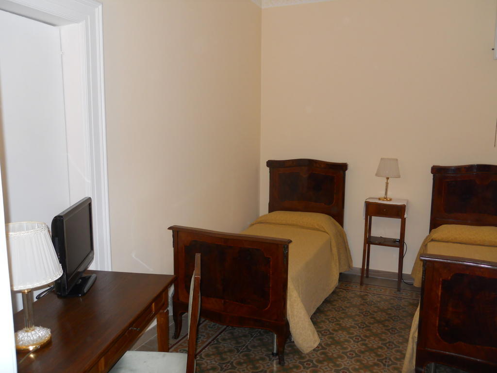 Borgo Due Mari Bed & Breakfast Таранто Стая снимка