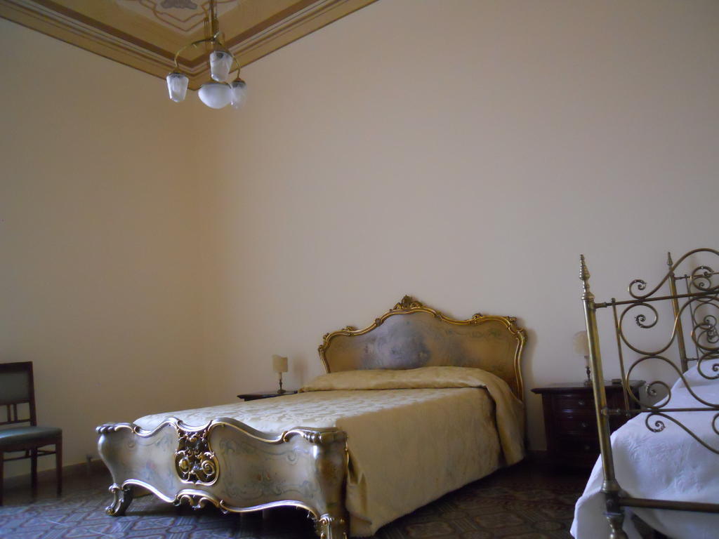 Borgo Due Mari Bed & Breakfast Таранто Стая снимка